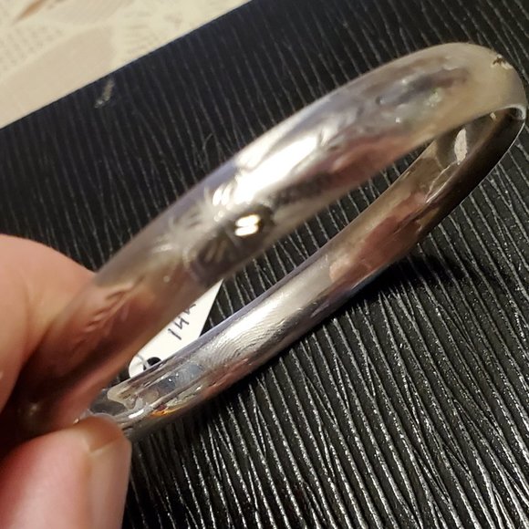 14K  white  gold  bangle beautiful bracelet - Picture 5 of 10